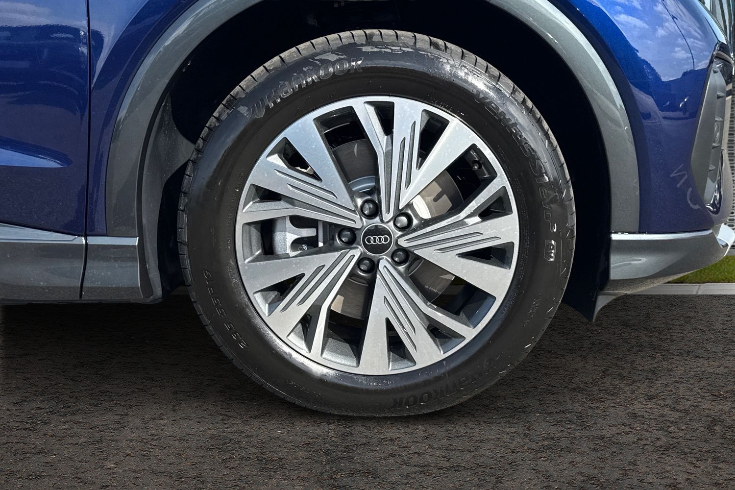 Used Audi Q4 e-tron 2025 for sale - 76679860: Photo 5