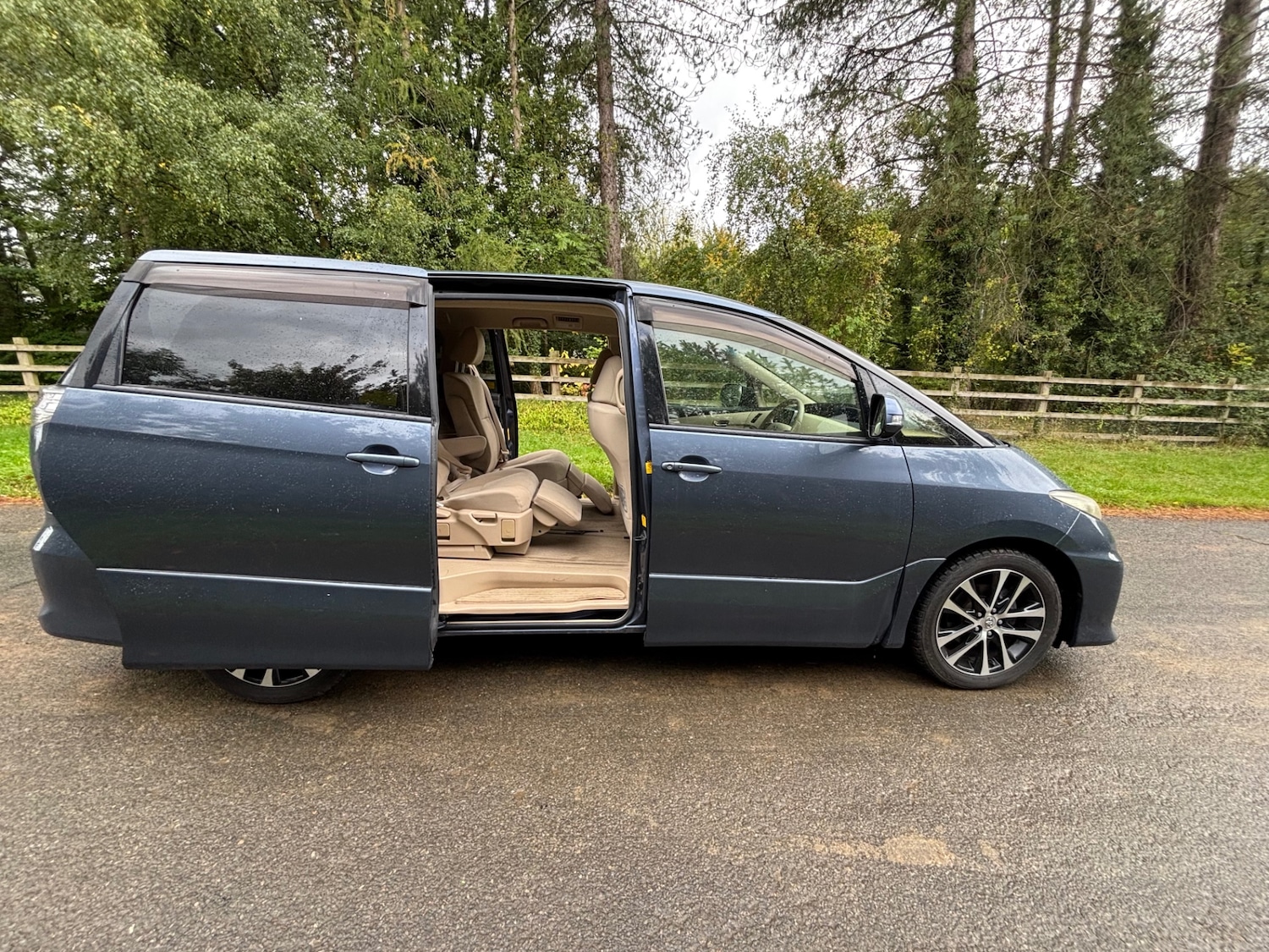 Used Toyota Estima 2013 for sale - 75833430: Photo 9