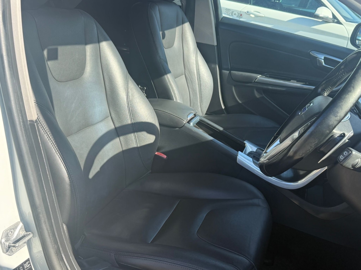 Used Volvo V60 2015 for sale - 77854355: Photo 15