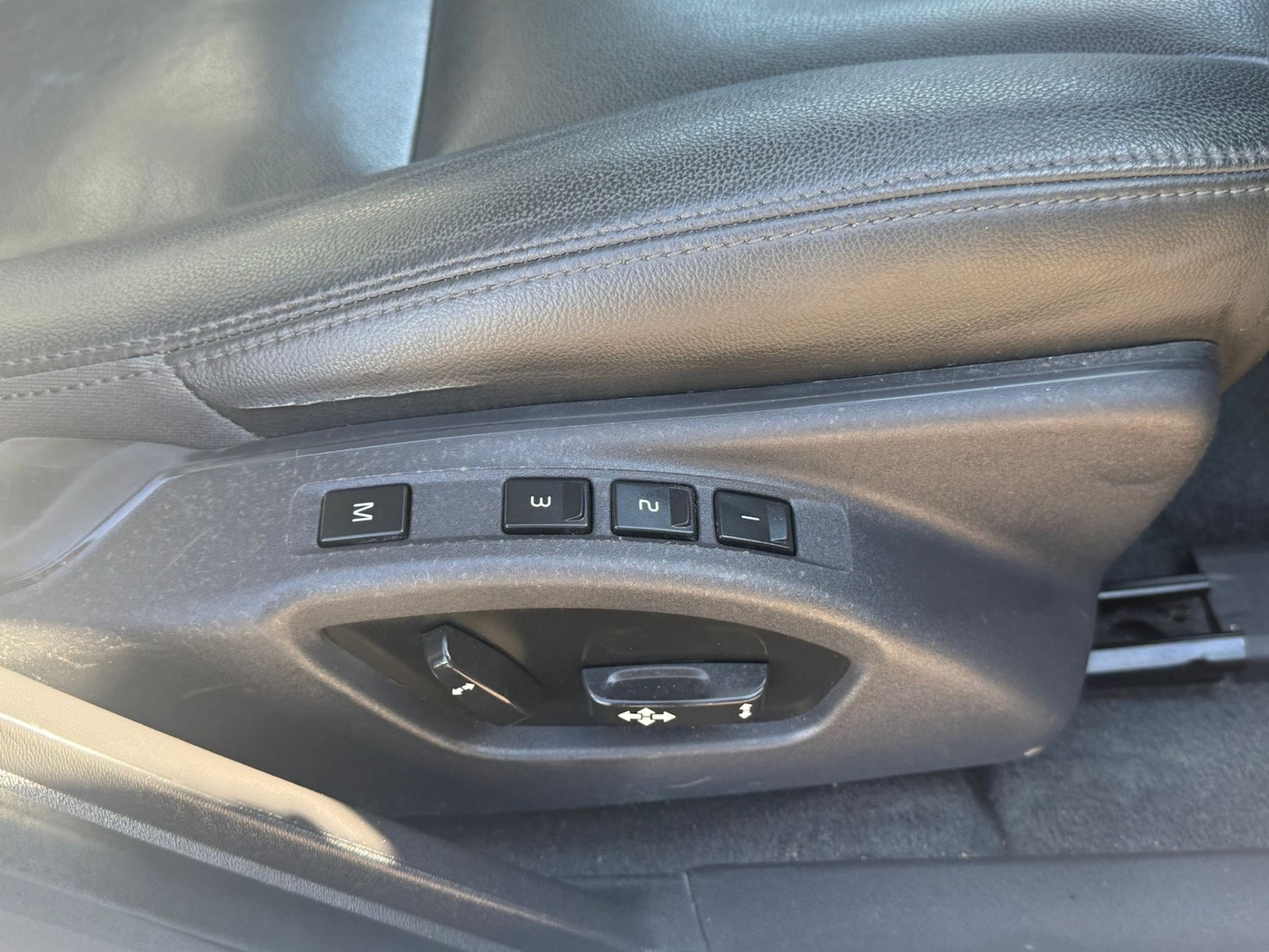 Used Volvo V60 2015 for sale - 77854355: Photo 17