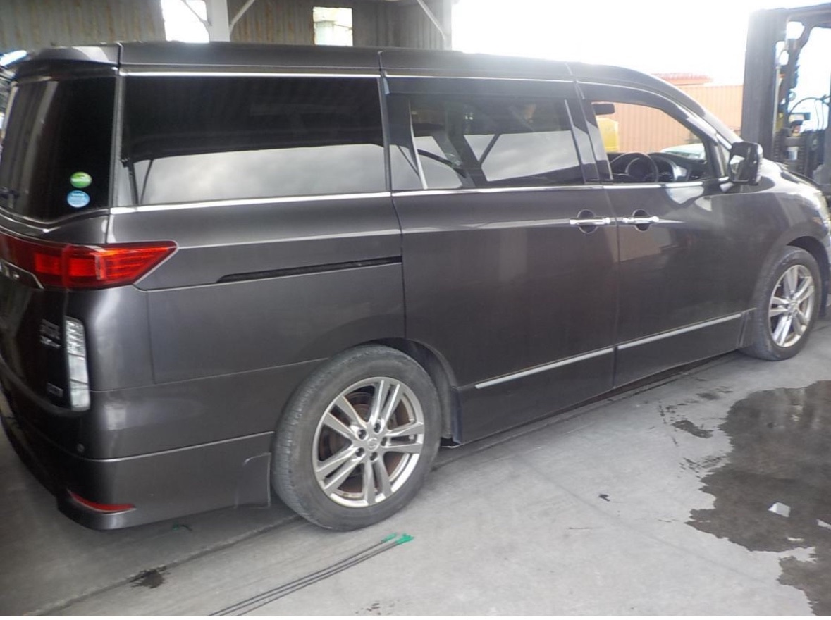 Used Nissan Elgrand 2013 for sale - 78182161: Photo 2