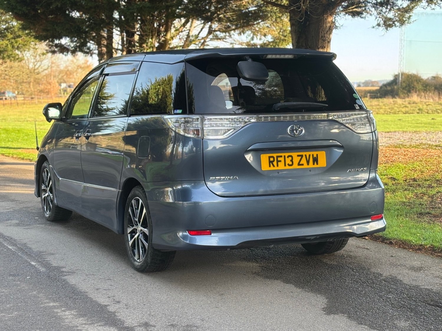 Used Toyota Estima 2025 for sale - 76931857: Photo 4