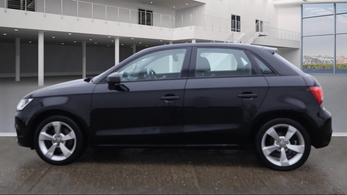 Used Audi A1 2016 for sale - 76985360: Photo 2