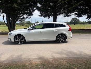 Used Volvo V60 2015 for sale - 79033253: Photo