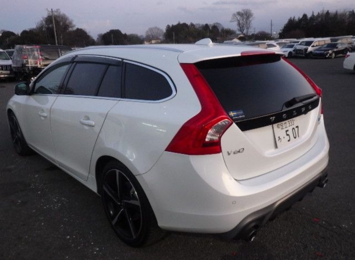 Used Volvo V60 2015 for sale - 78218095: Photo 2