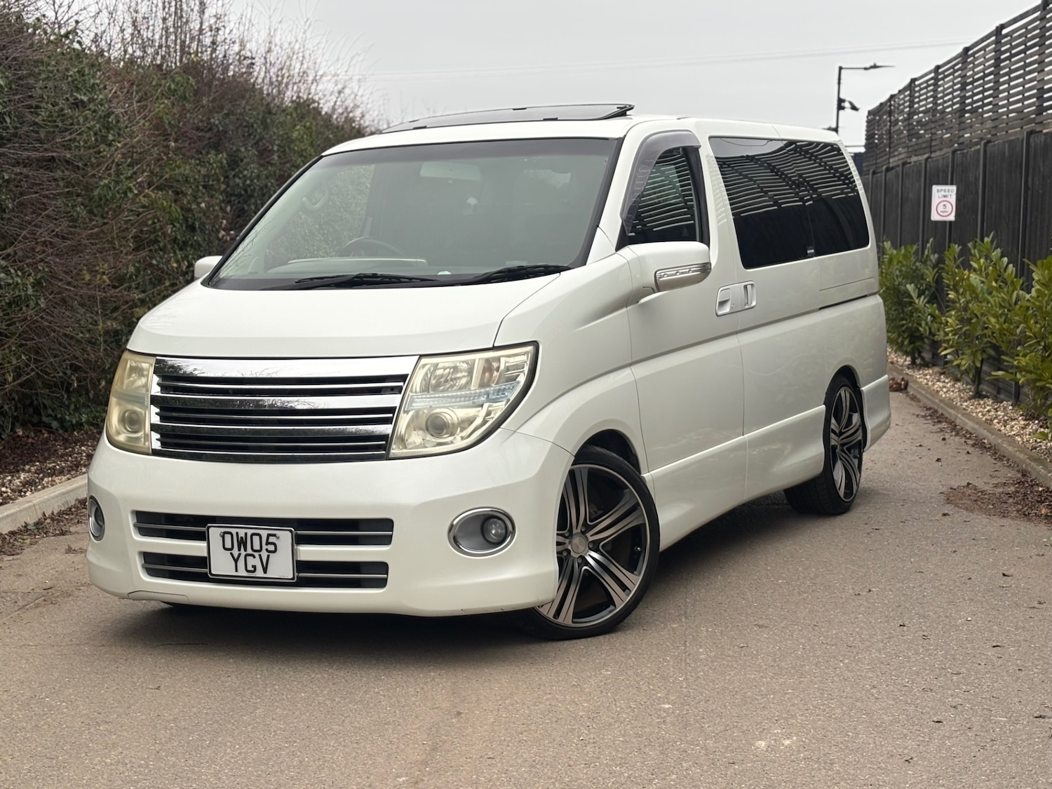 Used Nissan Elgrand 2025 for sale - 77059773: Photo 2