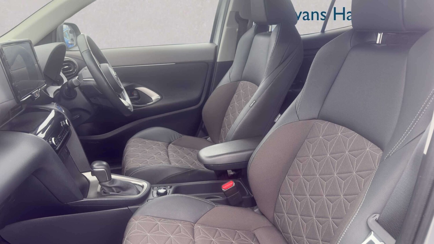 Used Toyota Yaris Cross 2023 for sale - 77858732: Photo 11