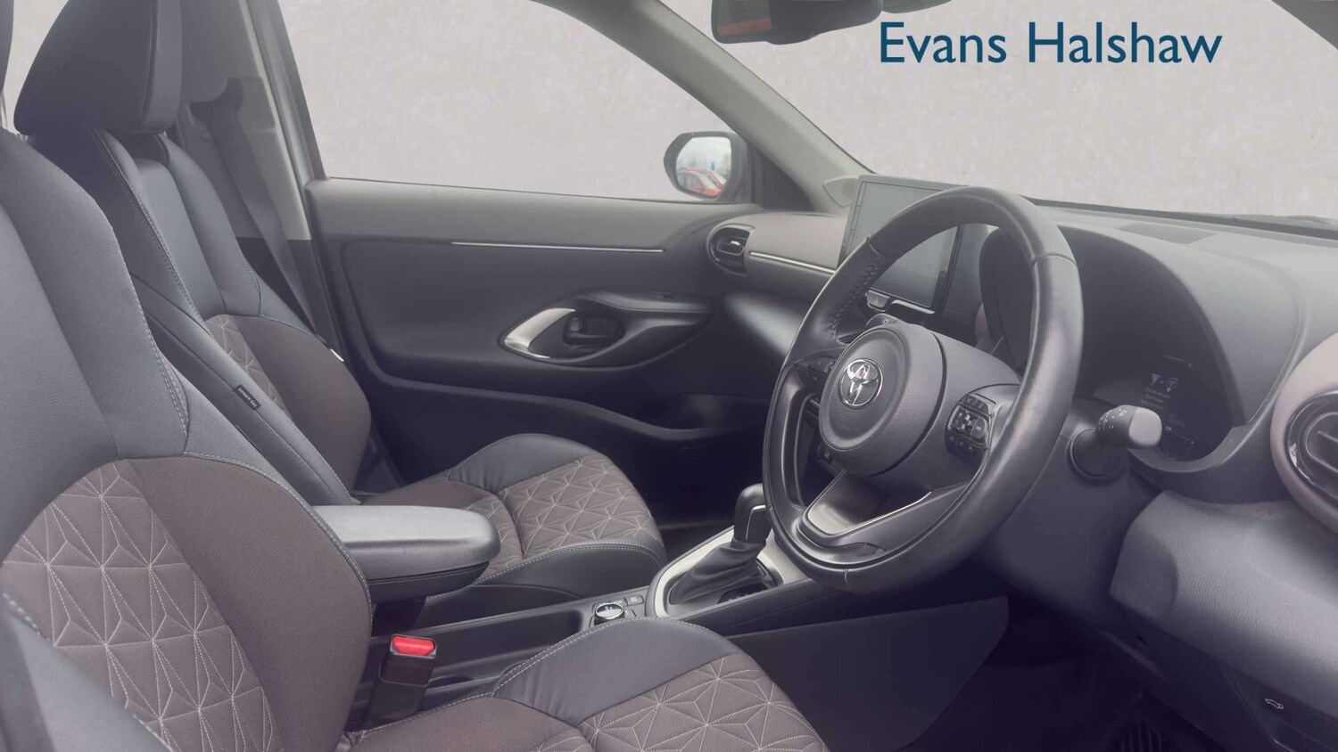 Used Toyota Yaris Cross 2023 for sale - 77858732: Photo 20