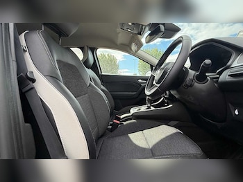 Used Renault Captur 2023 for sale - 78564491: Photo