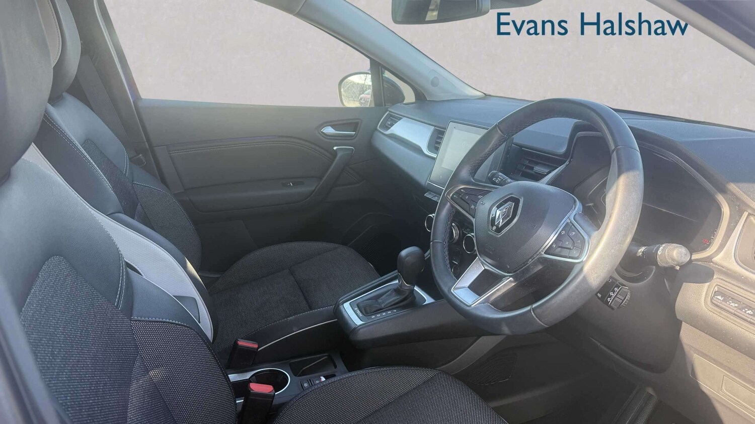 Used Renault Captur 2023 for sale - 77856652: Photo 8