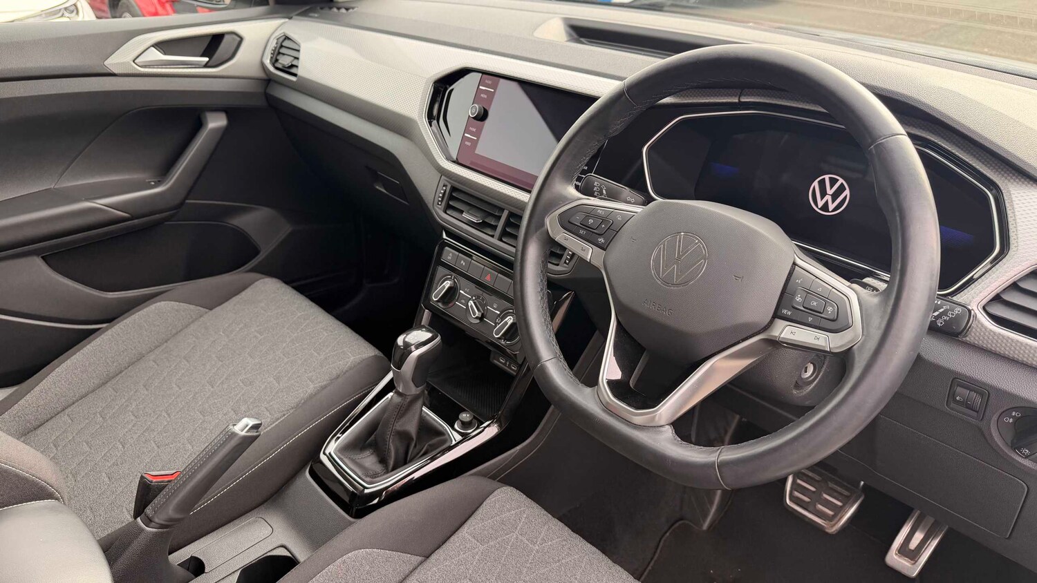 Used Volkswagen T-Cross 2024 for sale - 77983300: Photo 3