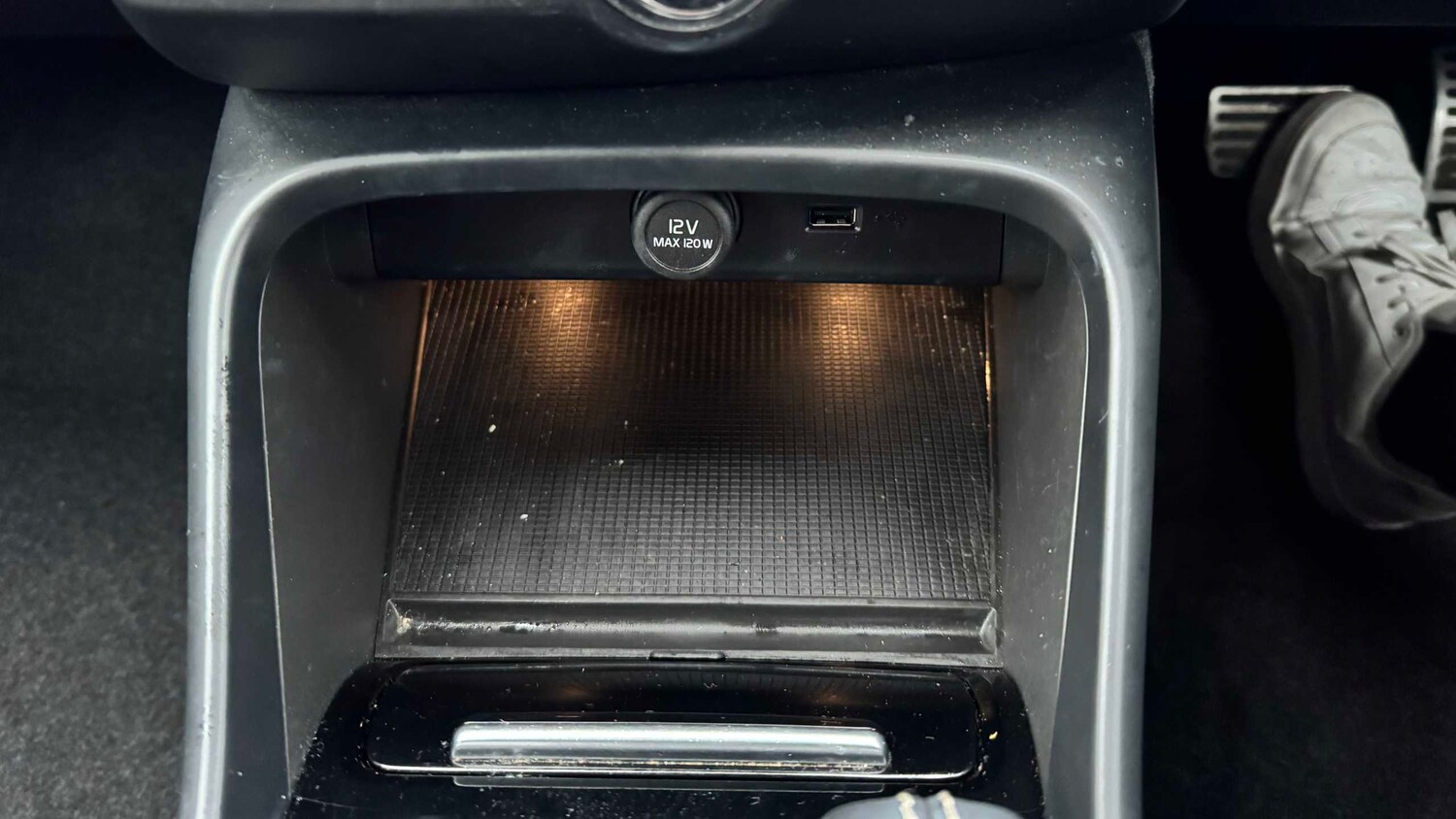 Used Volvo XC40 for sale - 77861331: Photo 24