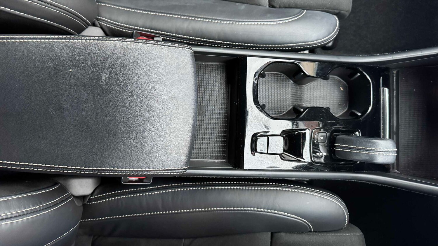 Used Volvo XC40 for sale - 77861331: Photo 25