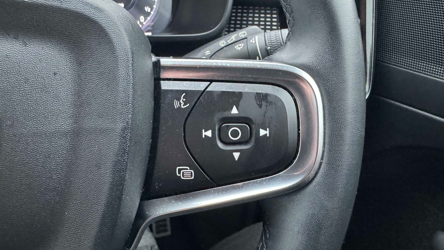 Used Volvo XC40 for sale - 77861331: Photo 29