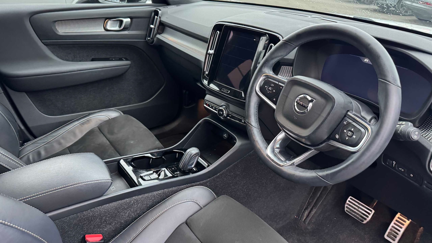 Used Volvo XC40 for sale - 77861331: Photo 3