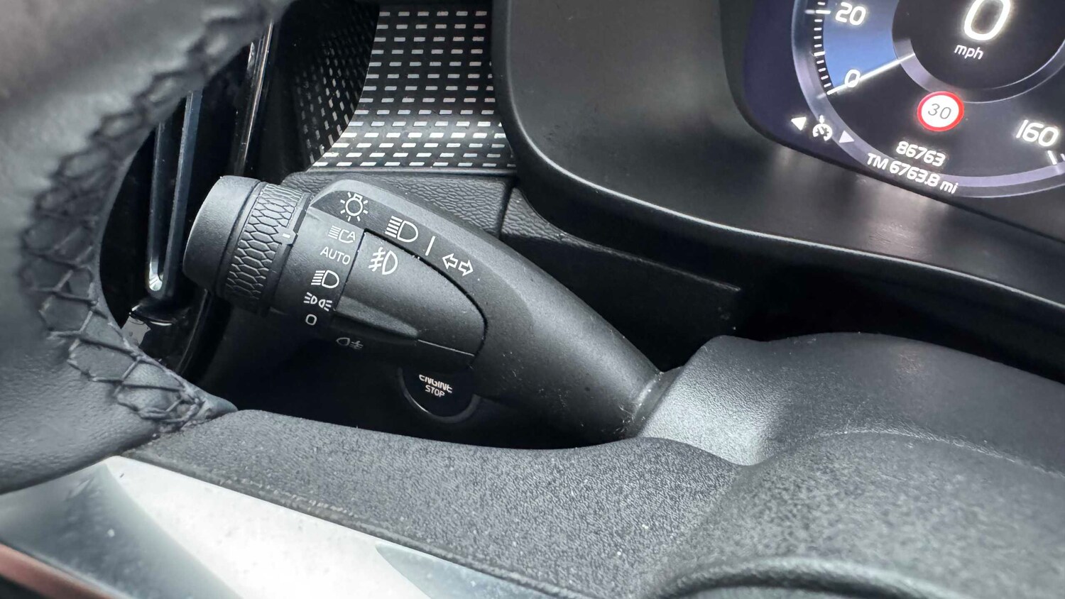 Used Volvo XC40 for sale - 77861331: Photo 30