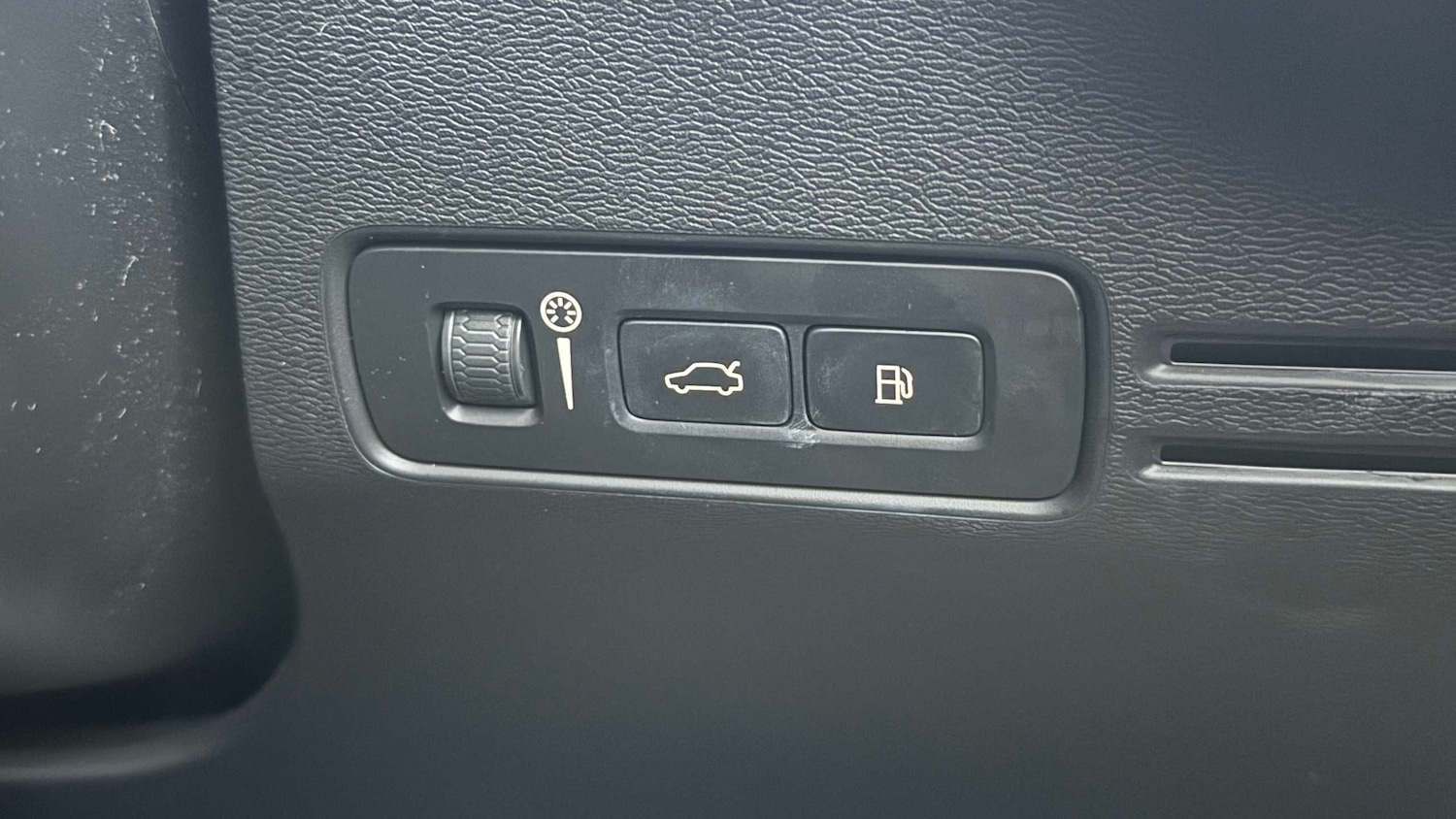 Used Volvo XC40 for sale - 77861331: Photo 34