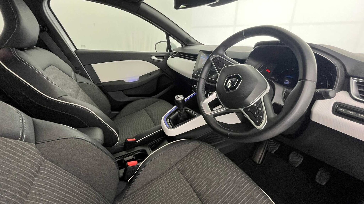 Used Renault Clio 2021 for sale - 77862117: Photo 8