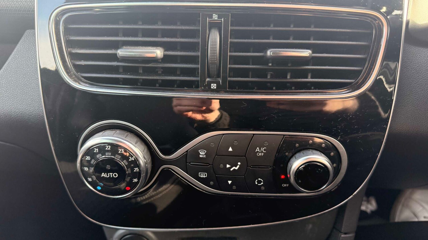 Used Renault Clio for sale - 77861959: Photo 20