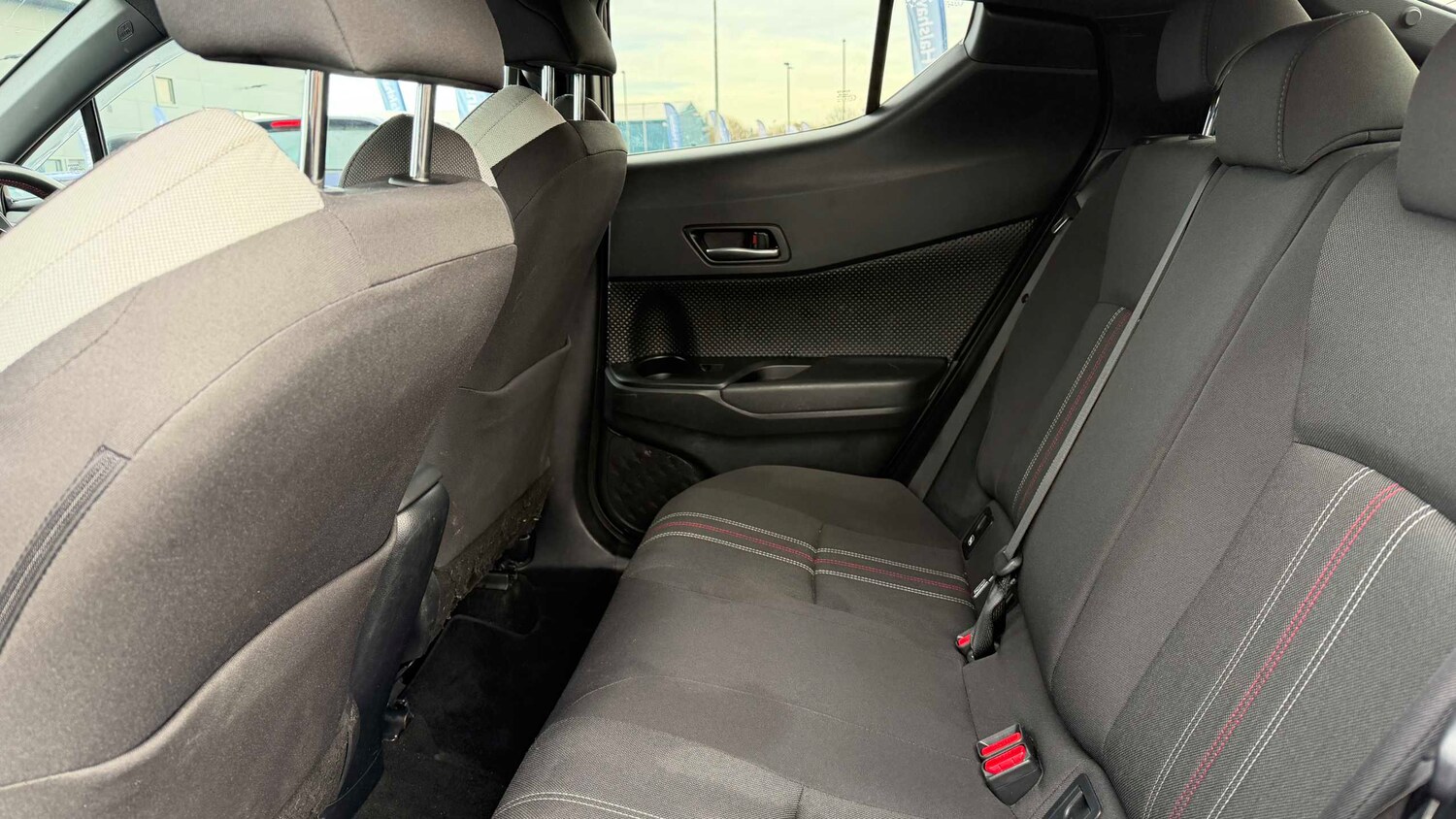 Used Toyota C-HR 2023 for sale - 77928507: Photo 10