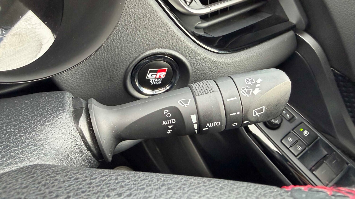 Used Toyota C-HR 2023 for sale - 77928507: Photo 18