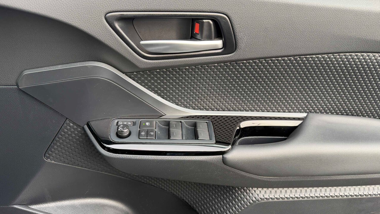 Used Toyota C-HR 2023 for sale - 77928507: Photo 22