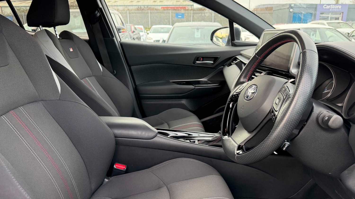 Used Toyota C-HR 2023 for sale - 77928507: Photo 3