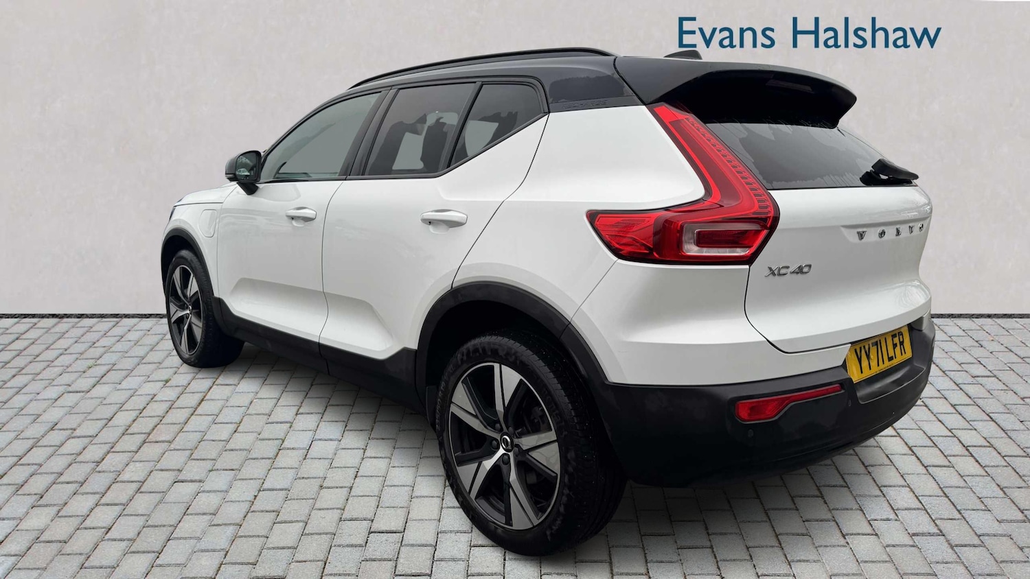 Used Volvo XC40 2021 for sale - 78063868: Photo 2
