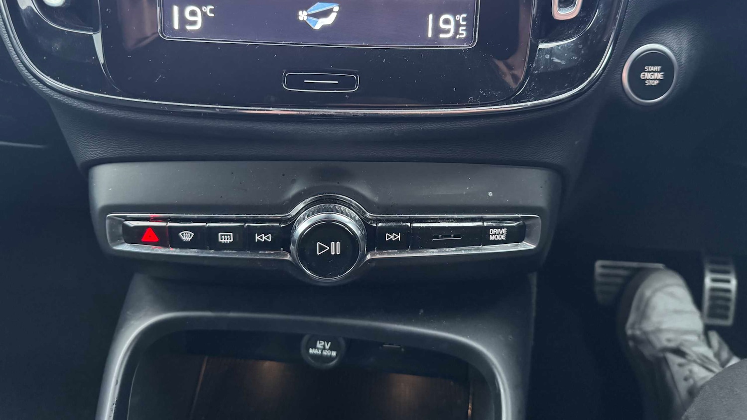Used Volvo XC40 2021 for sale - 78063868: Photo 23