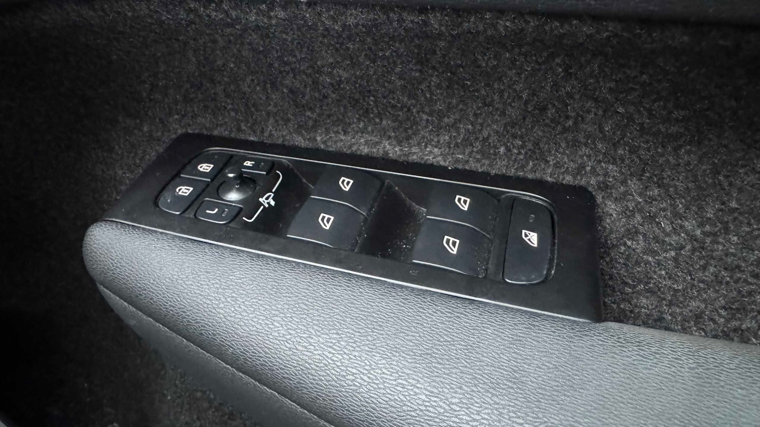 Used Volvo XC40 2021 for sale - 78063868: Photo 32