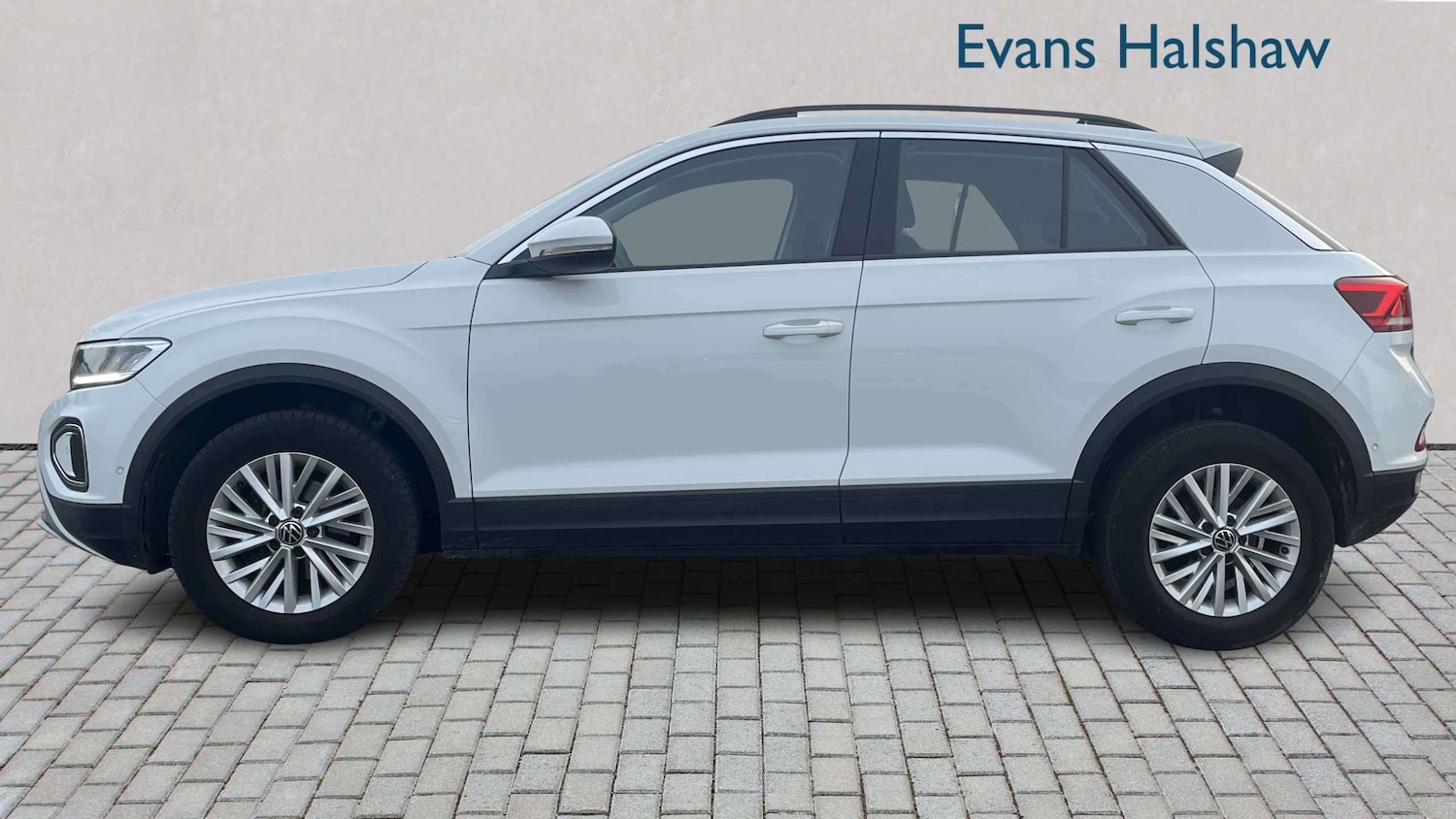 Used Volkswagen T-Roc 2023 for sale - 77972775: Photo 3