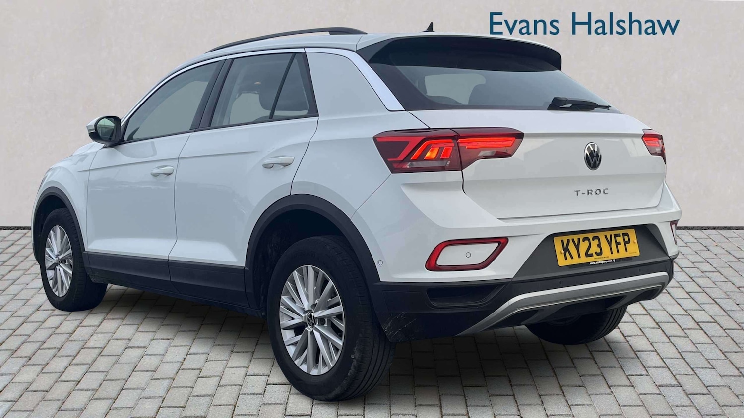 Used Volkswagen T-Roc 2023 for sale - 77972775: Photo 4