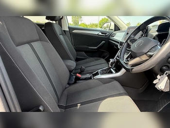 Used Volkswagen T-Roc 2023 for sale - 78744077: Photo