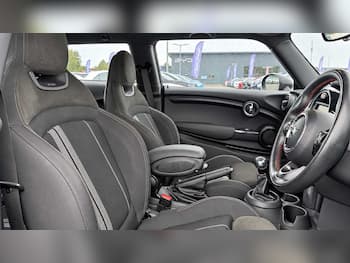 Used MINI Hatch 2019 for sale - 79811022: Photo