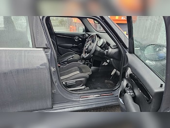 Used MINI Hatch 2019 for sale - 77857143: Photo