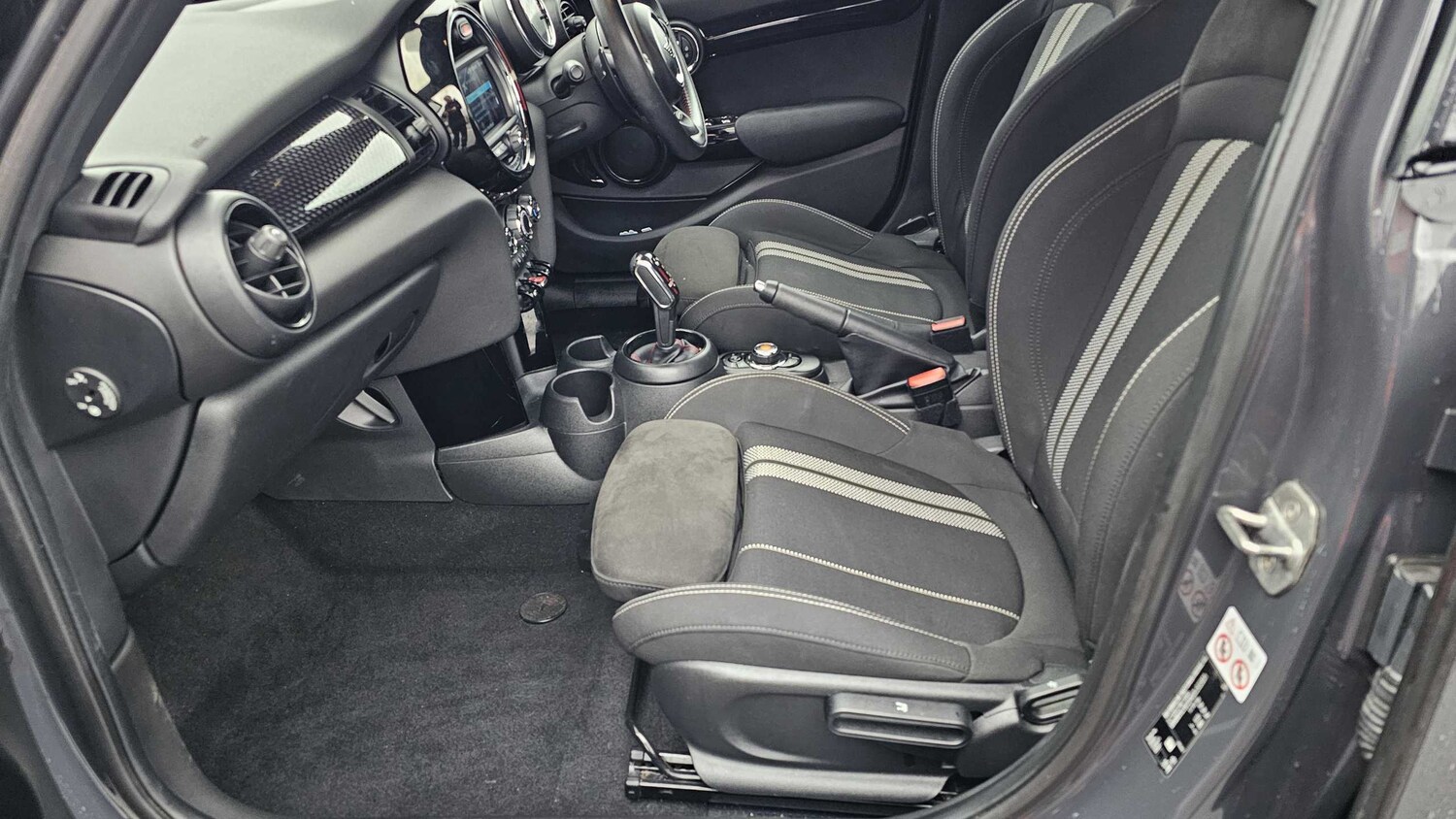 Used MINI Hatch 2019 for sale - 77857143: Photo 9