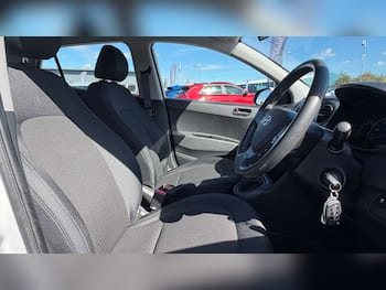 Used Hyundai i10 2019 for sale - 79702856: Photo