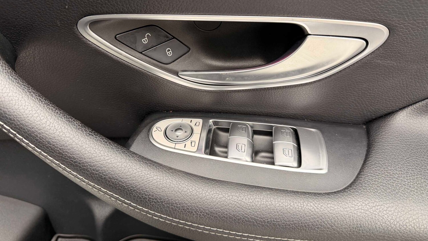 Used Mercedes-Benz E Class for sale - 77861982: Photo 24