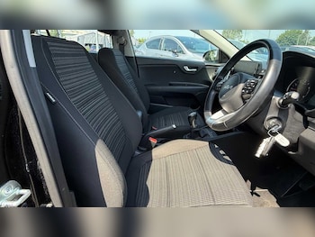 Used Kia Stonic 2023 for sale - 79028021: Photo