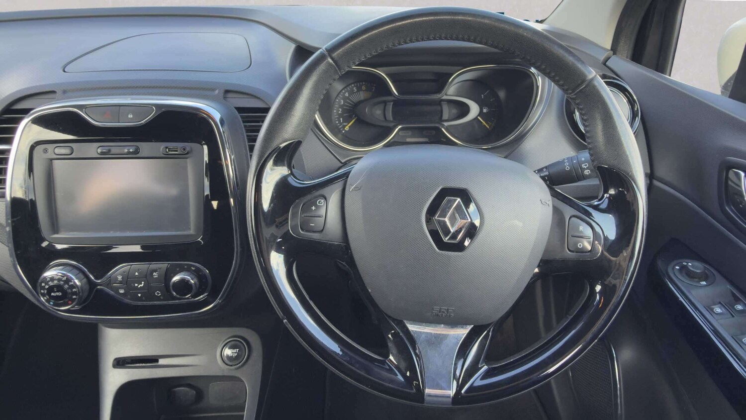 Used Renault Captur 2015 for sale - 78209125: Photo 17