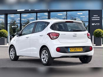 Used Hyundai i10 2018 for sale - 79810970: Photo