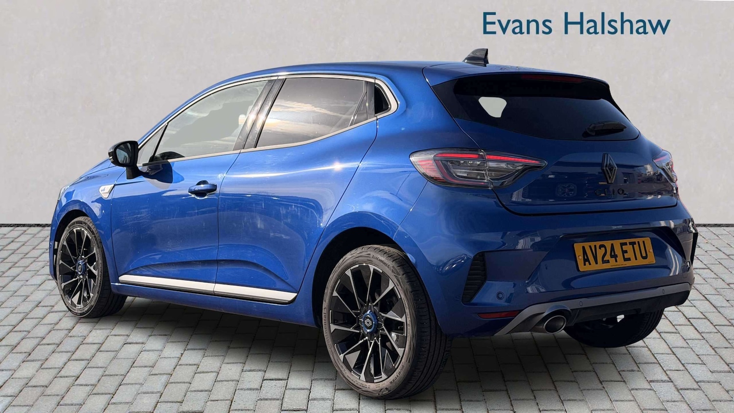 Used Renault Clio 2024 for sale - 77859517: Photo 2