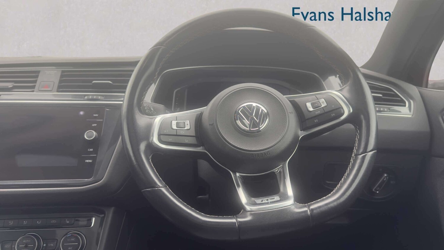 Used Volkswagen Tiguan for sale - 77858878: Photo 11