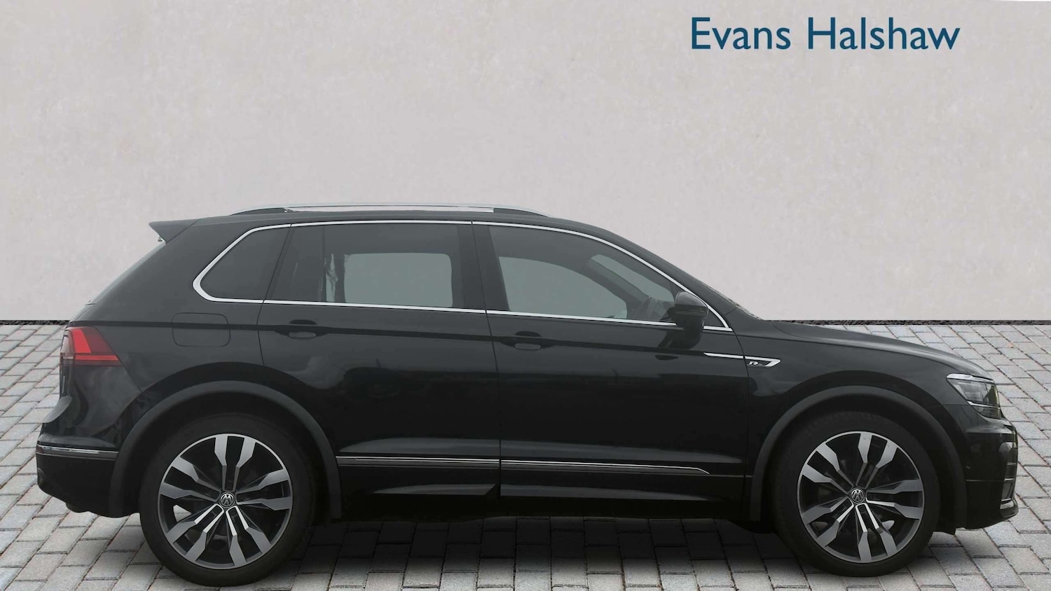 Used Volkswagen Tiguan for sale - 77858878: Photo 4