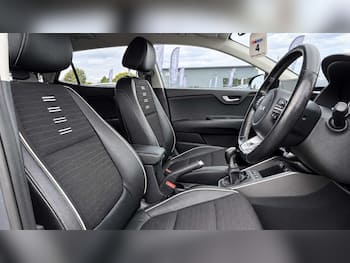 Used Kia Stonic 2023 for sale - 79770469: Photo