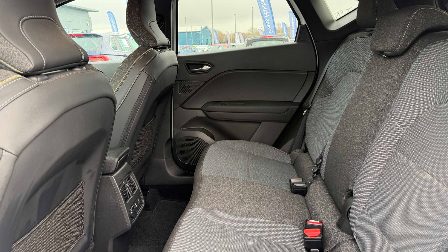 Used Renault Captur for sale - 77860390: Photo 10