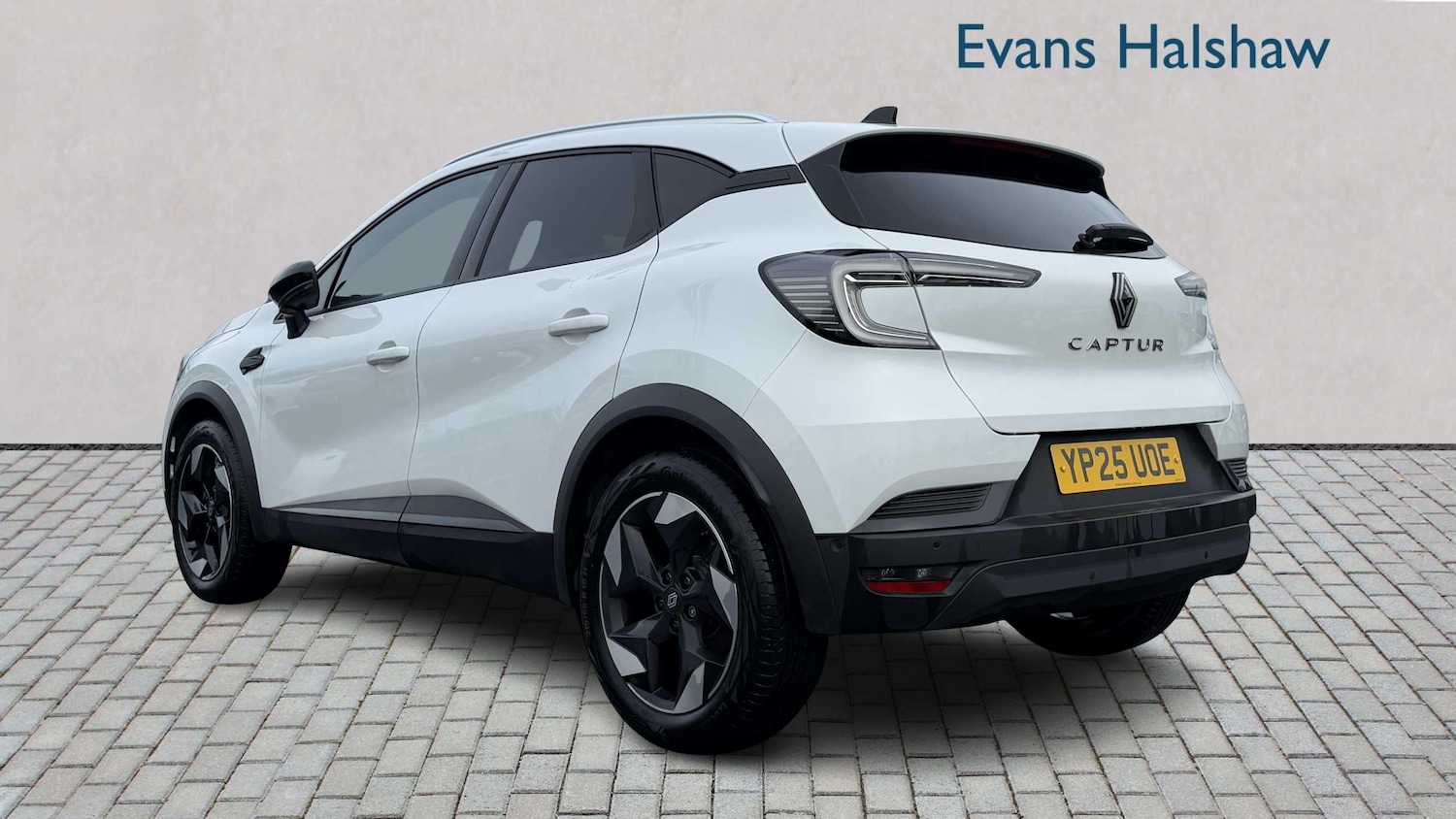 Used Renault Captur for sale - 77860390: Photo 2