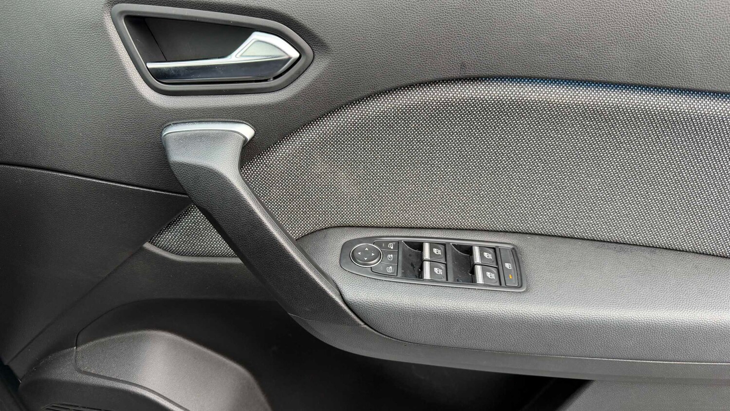 Used Renault Captur for sale - 77860390: Photo 22