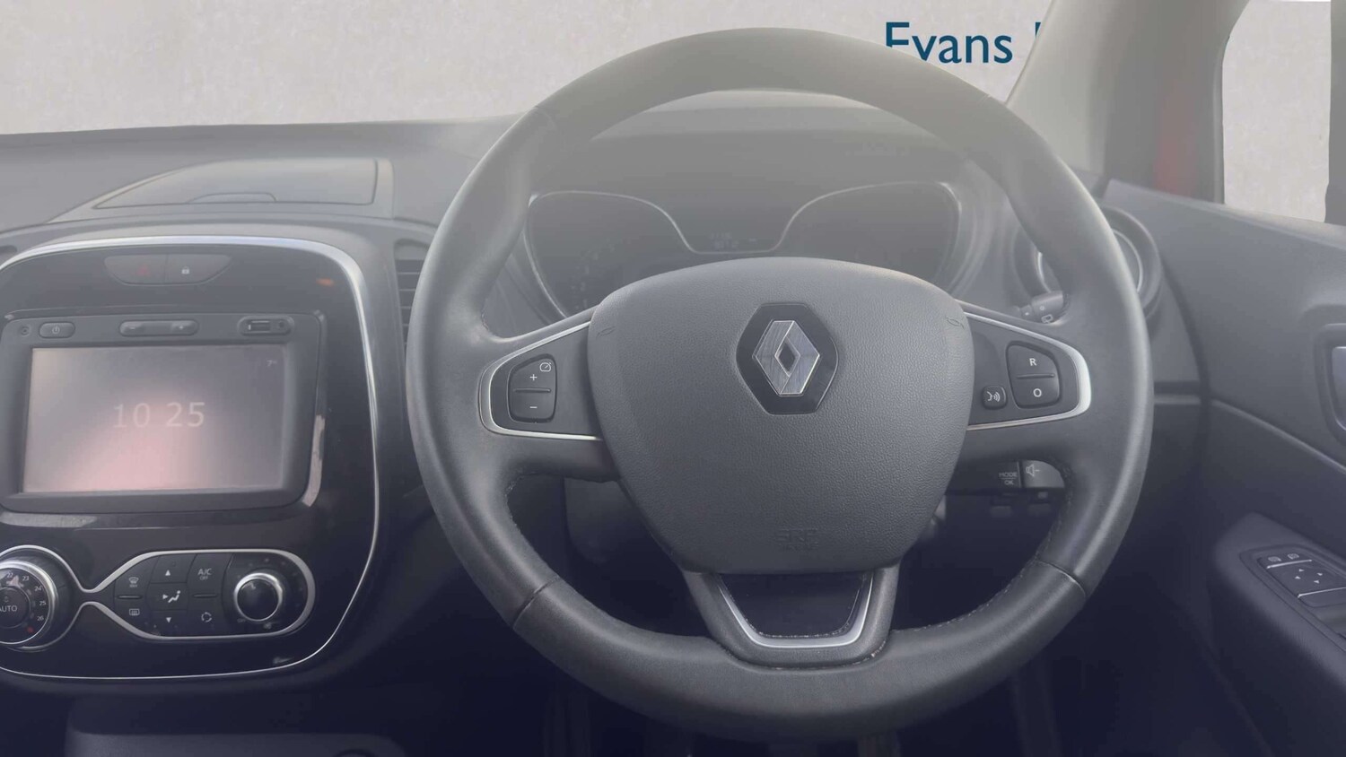 Used Renault Captur for sale - 77862493: Photo 15