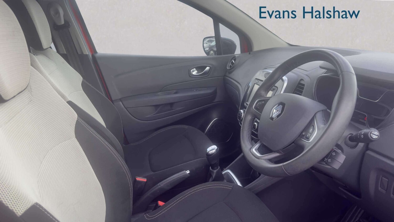 Used Renault Captur for sale - 77862493: Photo 9